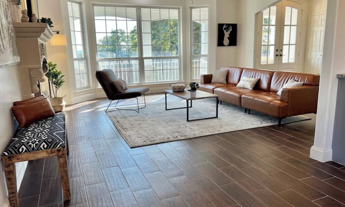 Paradise Casa | 4 Bedroom Farmhouse on Private 148 acres with 5 Ponds