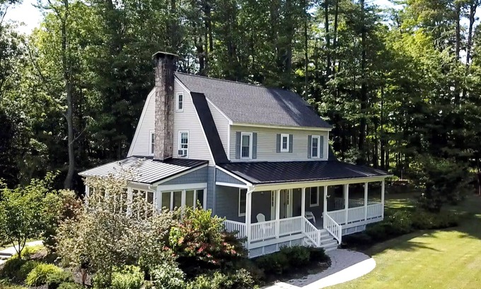 Ellenville Casa | 4 bedroom Farmhouse, hot tub, secluded, near hiking, wineries, Bethel Woods