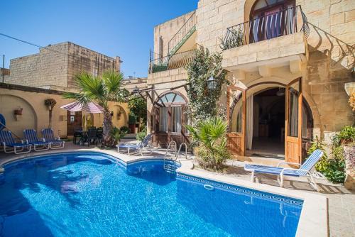 Zebbug Casa | 4 Bedroom Farmhouse with Private Pool