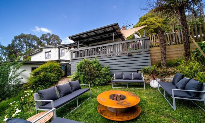 Healesville Casa | 4 Bedroom fun house - spa, sauna, fire pits & more