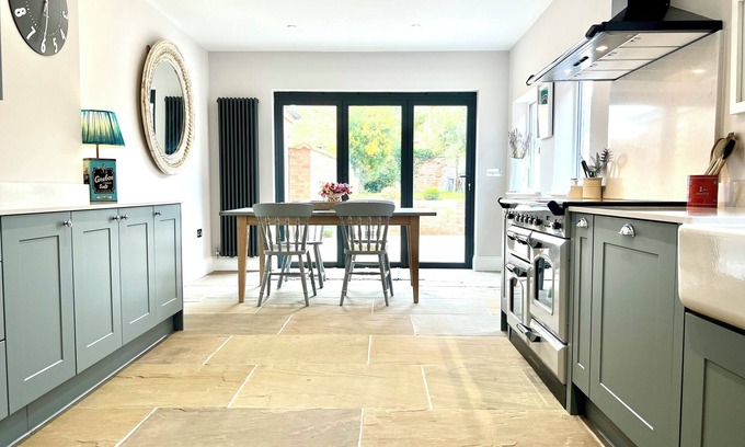 Stratford-upon-Avon Casa | 4-bedroom Getaway in the Heart of Stratford-upon-avon