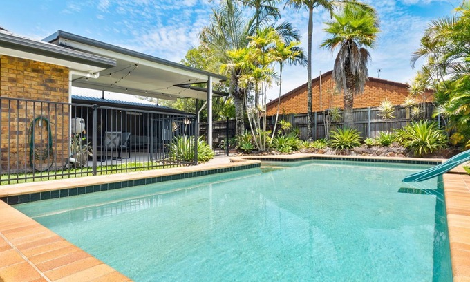 Maroochydore Casa | 4 bedroom gem with a great outdoor area including pool and you can bring a small dog.