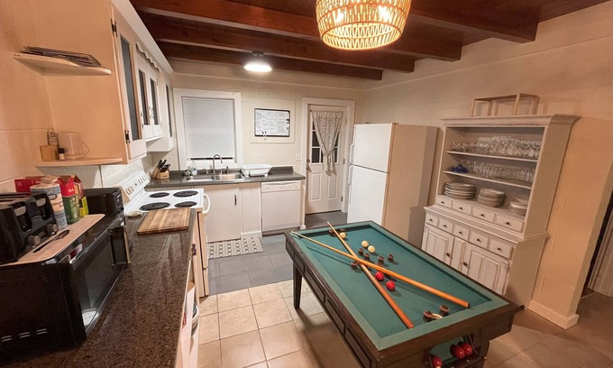 Windy Hill Casa | 4-bedroom house in Nth Myrtle with amazing front porch & plenty of Boat Parking!