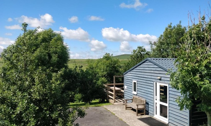 Tirabad Casa | 4 Bedroom Holiday Lodge in Welsh Hillside Woodland