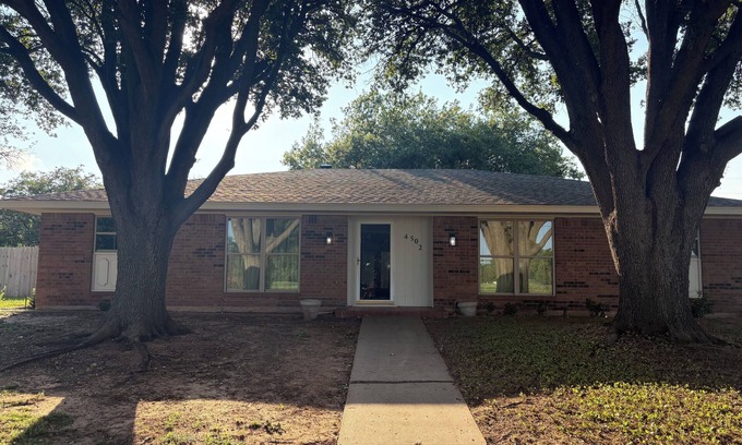 Wichita Falls Casa | 4 bedroom home right across from Weeks Park Golf course!