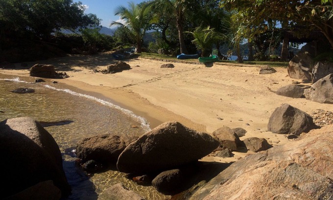 Ilha Grande Casa | Casa de 4 dormitorios con playa privada y un hermoso jardín en la Isla Grande