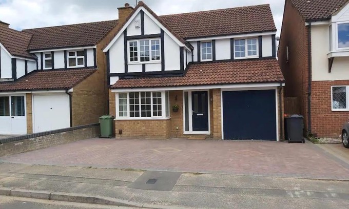 Dunstable Apartamento | 4 bedroom house houghton regis