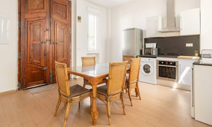 El Cabanyal Casa | 4 bedroom house in front of Valencia Beach, perfect for large groups!