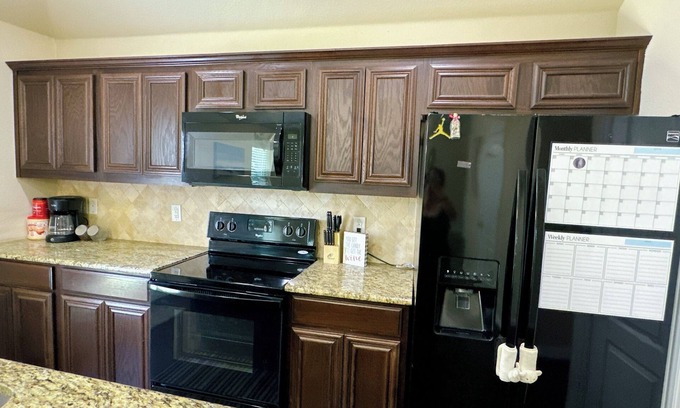 South Arlington Casa | 4-bedroom house in Gated Community . Perfect for extended stay