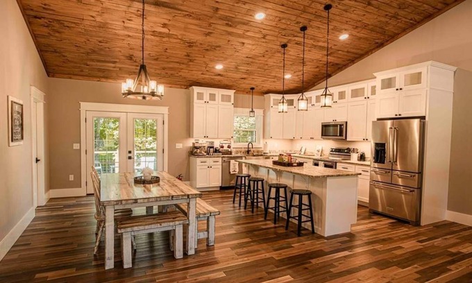 Smith Mountain Lake Casa | 4-bedroom house in lovely Huddleston with WiFi, AC, lakefront, kayaks, dock