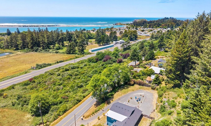 Smith River Casa | 4-bedroom house in Smith River near the beach, fishing, and Redwoods