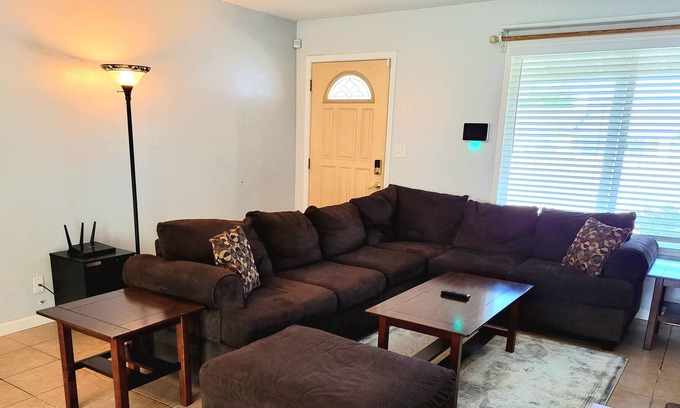 Tehachapi Casa | 4 bedroom house near town and freeway