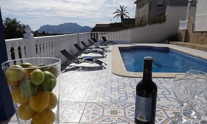Los Vives Villa | Casa de 8 dormitorios con casa cueva del siglo XIX, piscina privada, barbacoa, capacidad para 14 personas,