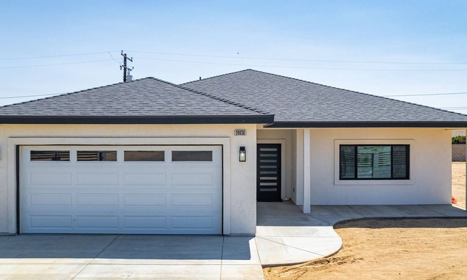 California City Casa | 4-bedroom house in delightful California City with AC