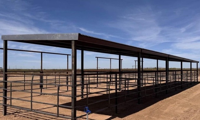 Wittmann Casa | 4-bedroom house w/4 stalls for your horses in peaceful Wittmann, AZ - 3B26946