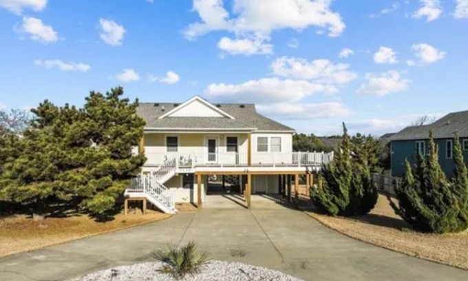 Kitty Hawk Casa | 4-Bedroom House w/HOT TUB-Beach, Entertainment and Restaurants Close Proximity