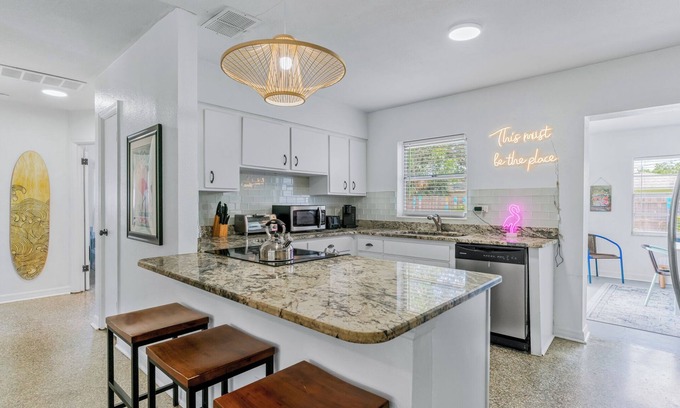 South Pinellas Community Council Casa | 4 Bedroom House w/Fully Fenced-In Backyard, Dog Friendly, 3 Min Drive to Beach!