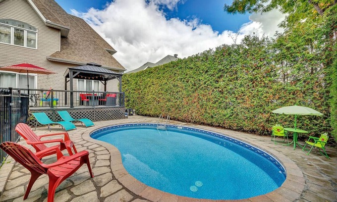Aylmer Casa | 4 bedroom house with heated pool and gym