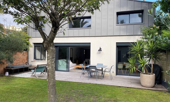 Merignac Casa | 4 bedroom house with swimming pool close to the city center.