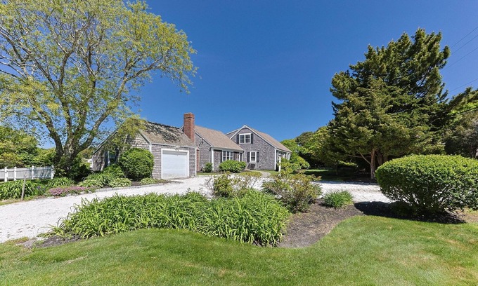 Bass River Casa | 4-bedroom house with Tennis Court and outdoor kitchen just steps away from beach