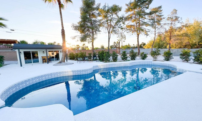 Paradise Casa | 4 Bedroom Lux Estate, just minutes from the strip!