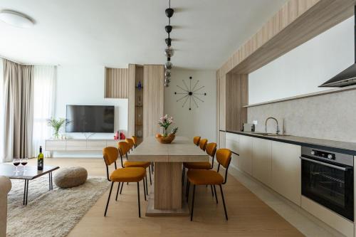 Sarajevska Apartamento | 4 bedroom luxury apartment with park & river view