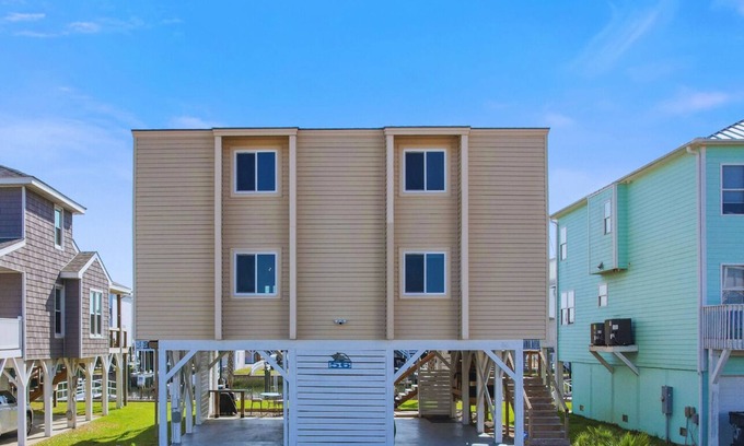 Ocean Isle Beach Casa | 4 Bedroom, newly updated on a Natural Canal!
