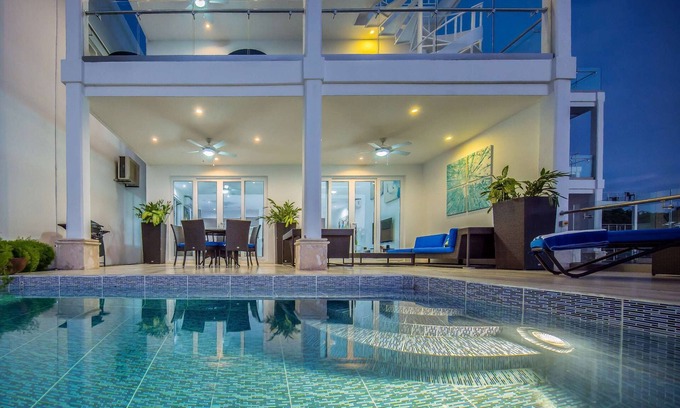 Granada Casa | 4-Bedroom Oceanview Villa | Private Pool & Yard