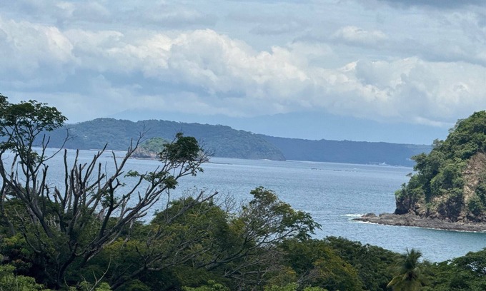 El Ocotal Casa | 4-bedroom ocean view house in beautiful Playa Ocotal with AC and plunge pool.