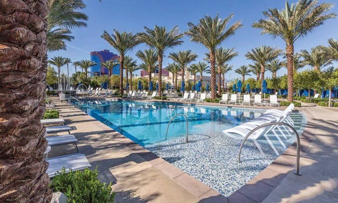 Las Vegas Strip Condominio | 4 Bedroom Presidential Condo, Sleeps 12, at Las Vegas Desert Blue Resort!!