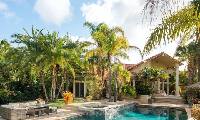 Rancho Santa Fe Casa | 4 BEDROOM RANCHO SANTA FE HOME W POOL BEAUTIFUL YARD AND THEATRE