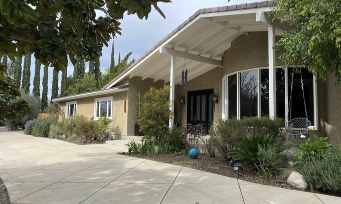 Thousand Oaks Casa | 4 bedroom retreat in luxury residential neighborhood