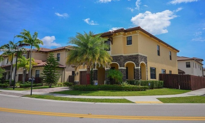 Doral Apartamento | 4 Bedroom Single family 439872 by Houzlet