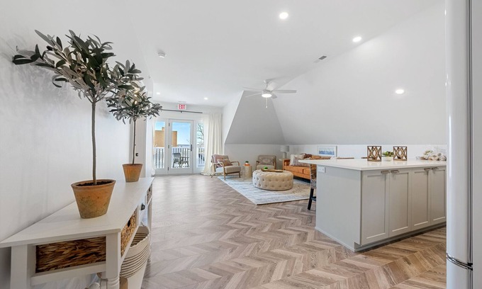 Sandusky Condominio | 4 Bedroom Stylish Downtown Condo