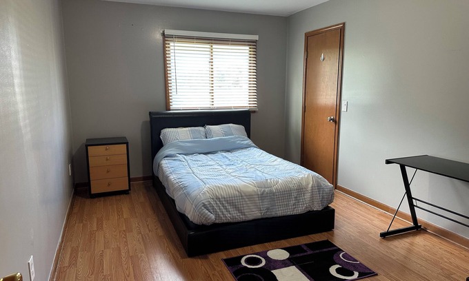 Warren Casa | 4-bedroom Suburban Retreat in wonderful Warren with 2 full kitchens and 2.5 bath