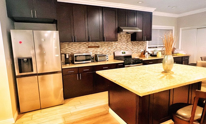 Hacienda Heights Casa | 4-bedroom townhome in delightful Hacienda Heights with AC, WiFi