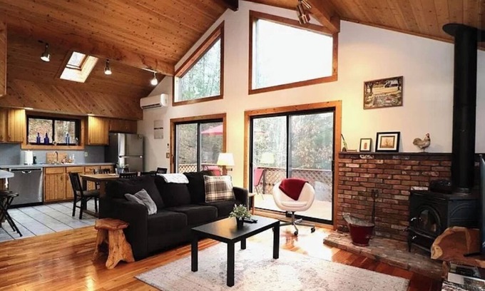Lanesville Chalet De Esquí | 4-bedroom tranquil chalet near Hunter Mountain, incl. hot tub + game room