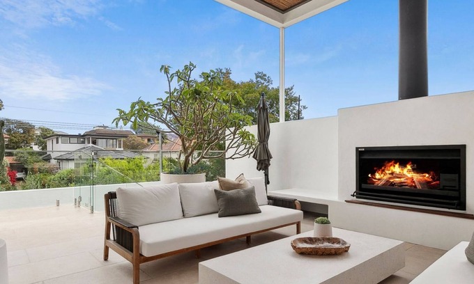 Balgowlah Heights Casa | 4 bedroom upper level apartment - Balgowlah awaits you!