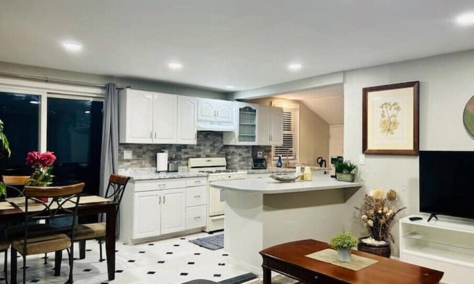 Teaneck Casa | 4-bedroom vacation home just 20 mins to NYS times Square.