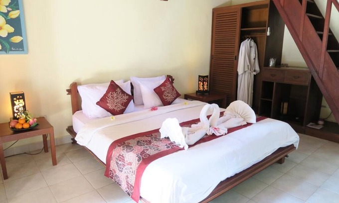 Lodtunduh Villa | Villa de 4 dormitorios con piscina, jardín, vista, desayuno # VJU