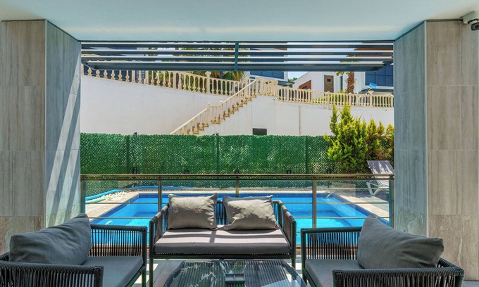 Kadnlar Denizi Mahallesi Villa | 4-Bedroom Villa with Private Swimming Pool, Located at Ladies Beach Area