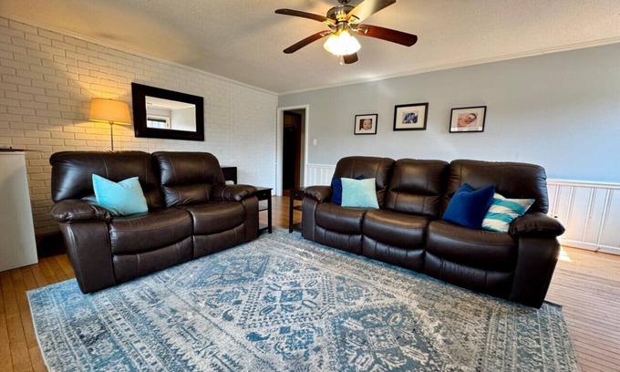 High Point Casa | 4 Bedroom w/ Heated Pool by Oak Hollow Lake