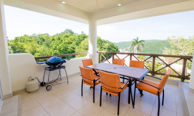 P Chahue Condominio | 4 Bedroom with Marina Views - Perfect for a Family Getaway!