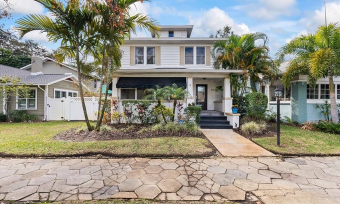 Historic Old Northeast Casa | 4 BEDROOM WITH POOL IN OLD NE! STEPS TO WATERFRONT AND DOWNTOWN ST. PETE.