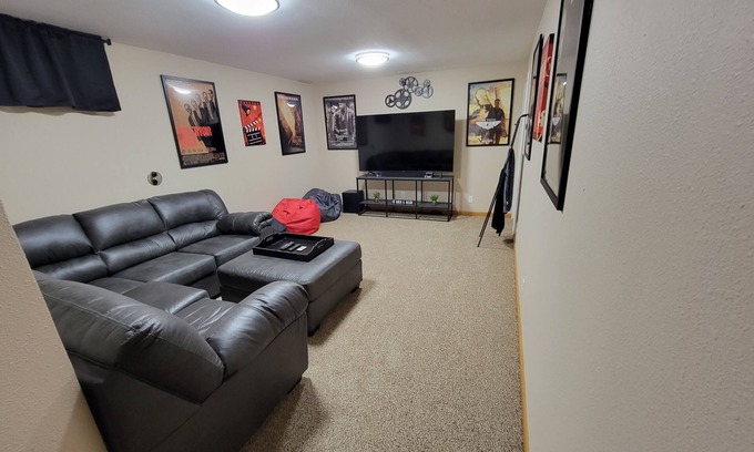 Ames Casa | 2 miles from Iowa State University