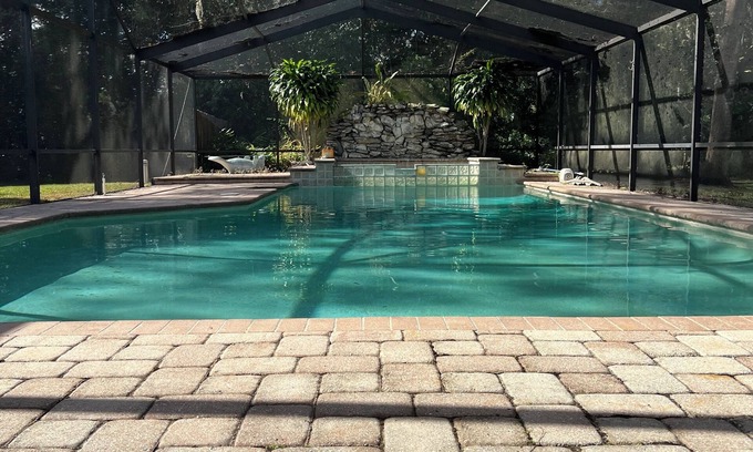 Greater Northdale Casa | 4 Bedrooms, 3 Bath, sleeps 8, Pool, Access to Lake, Kayaks, & Fishing