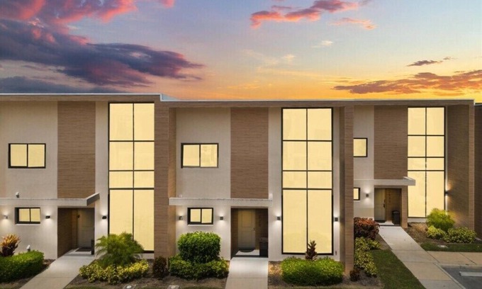 Florida Central Atlantic Coast Casa | 4 Bedrooms/4.5 Bathrooms/Magic Village (7528BD)