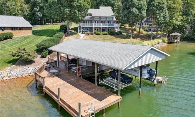 Huddleston Casa | 4 Bedrooms, 4½ Bathrooms, Sleeps 8! Come Visit 'Carter Cook Retreat'!