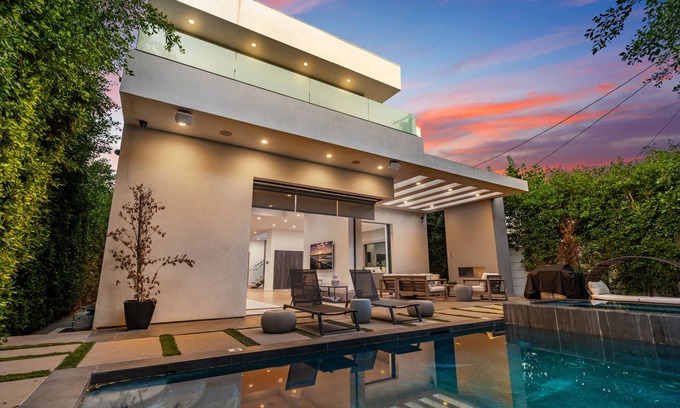 Melrose Casa | 4 bedrooms, 5 beds Villa K