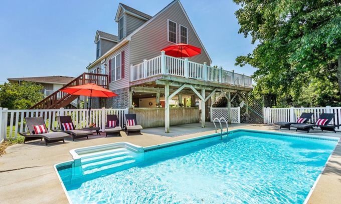 Sandbridge Casa | 4 bedrooms Cape Cod with pool, 100 yards from the beach